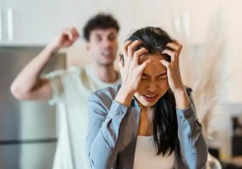 北京市婚外情调查：把女朋友的裸照发给女朋友本人犯法吗